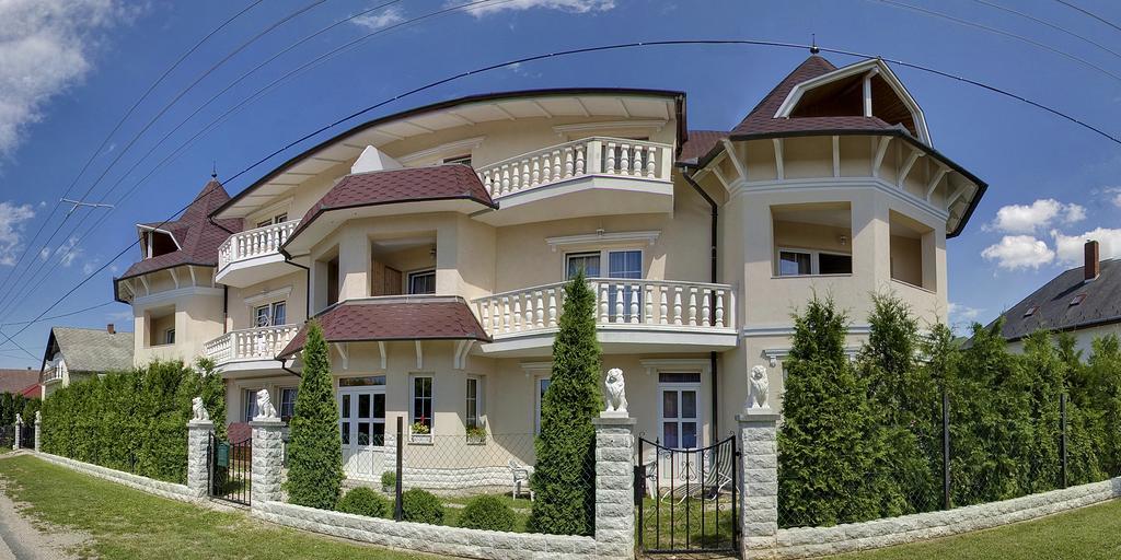 Hegyi Villa เฮวิซ ภายนอก รูปภาพ