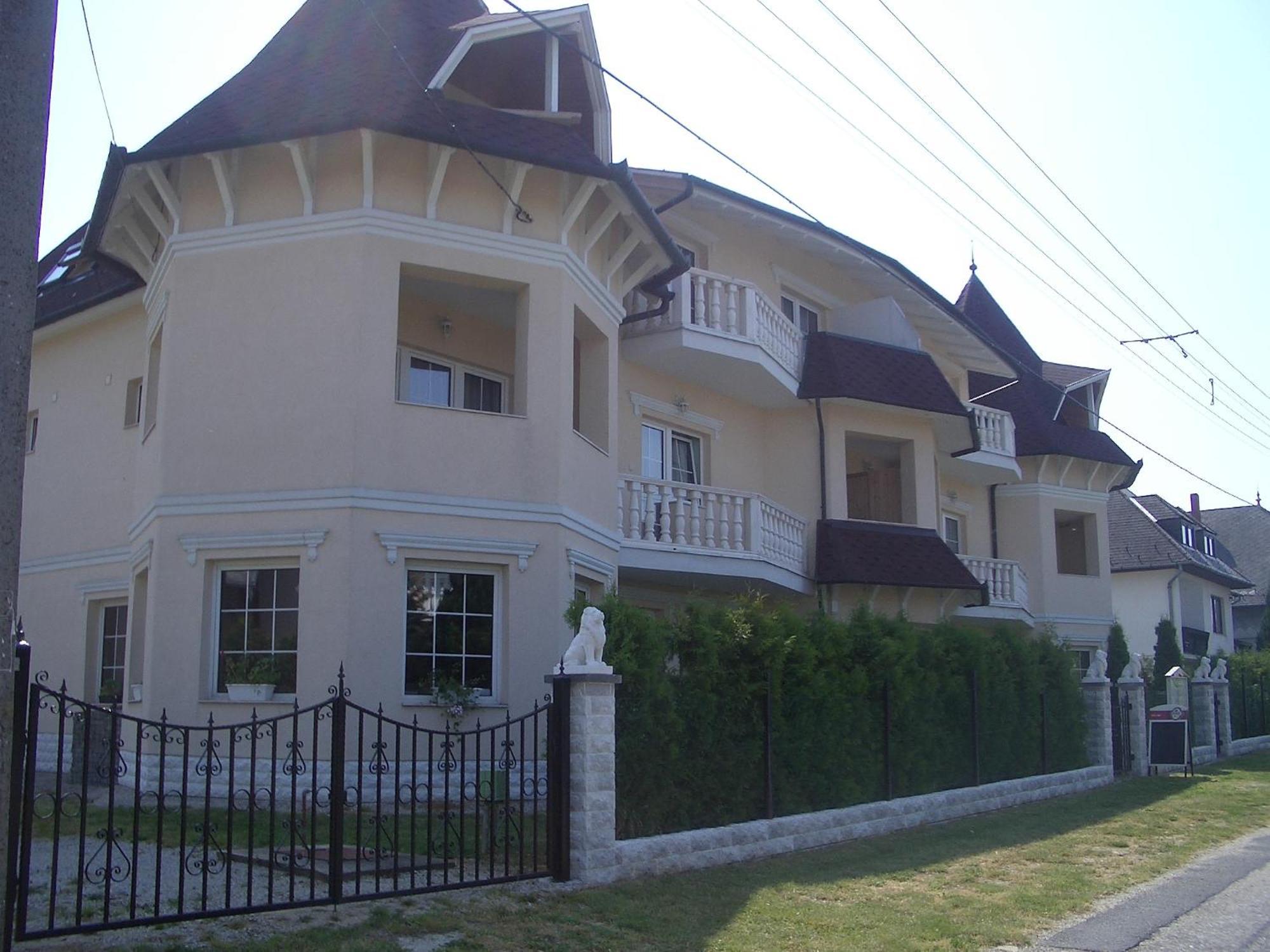 Hegyi Villa เฮวิซ ภายนอก รูปภาพ