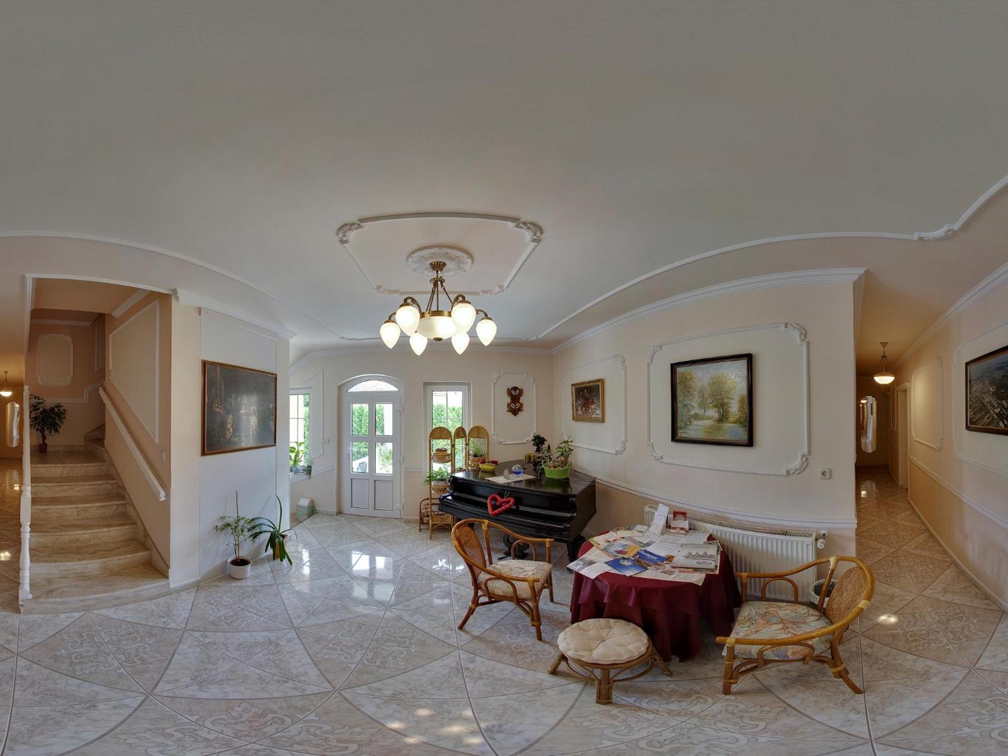 Hegyi Villa เฮวิซ ภายนอก รูปภาพ
